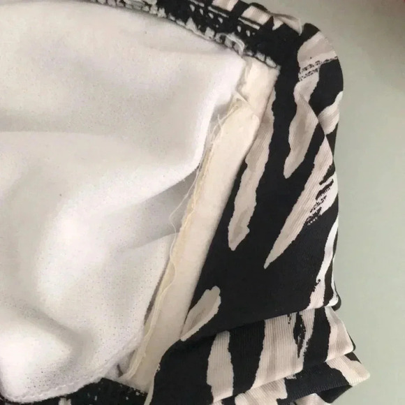 Kenneth Cole Reaction Animal Print Swim Top - Picture 6 of 6